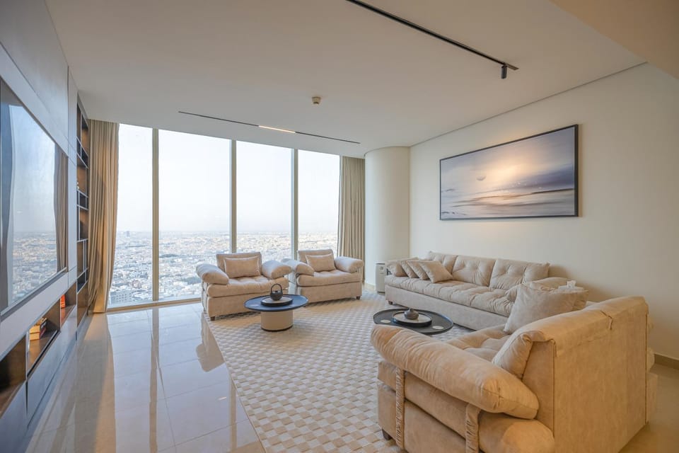 TV and multimedia, View (from property/room), Living room, Seating area, City view, locker