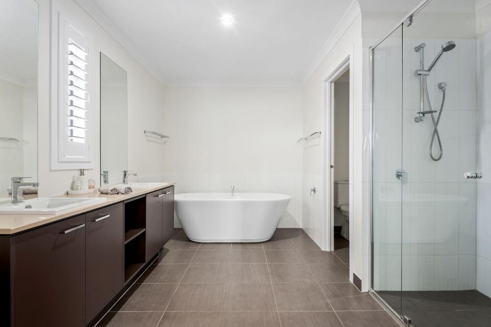 Shower, Bathroom, Bath, towels