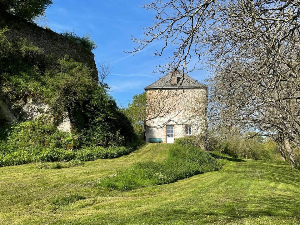 Spacieuse maison au bord de la rivière, proche du Mans, avec équipements modernes, idéale pour familles - FR-1-410-440 House in Pays de la Loire