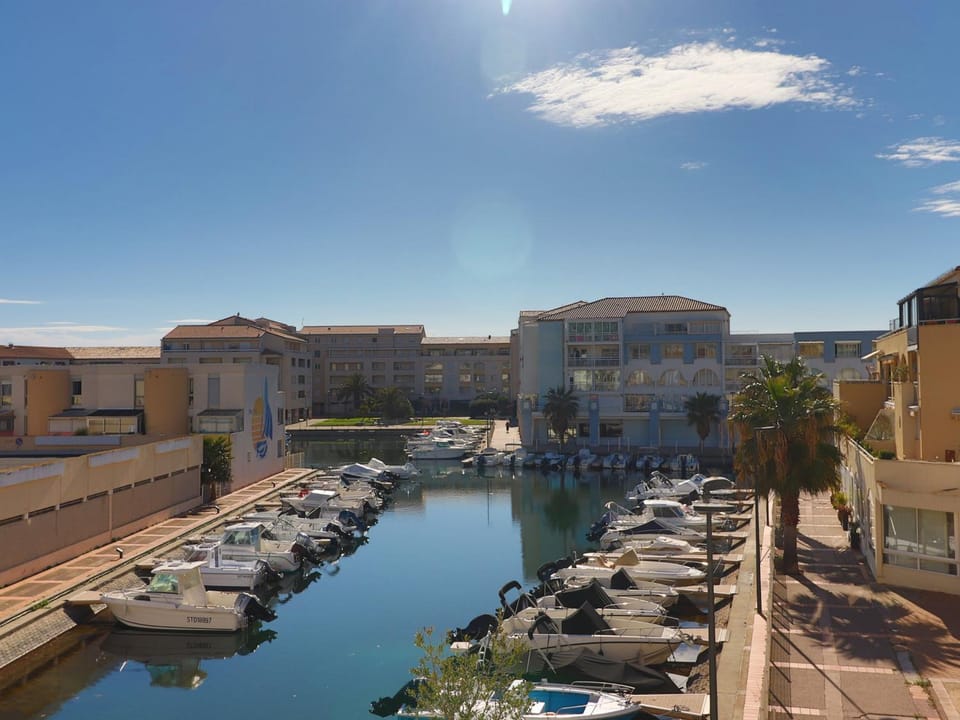 Superbe 2 pièces à Sète avec parking privé - FR-1-472-196 Apartment in Occitanie