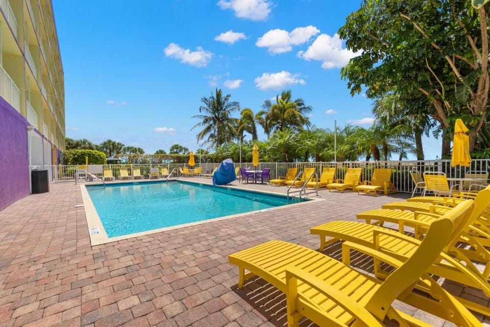 Pool view, Swimming pool