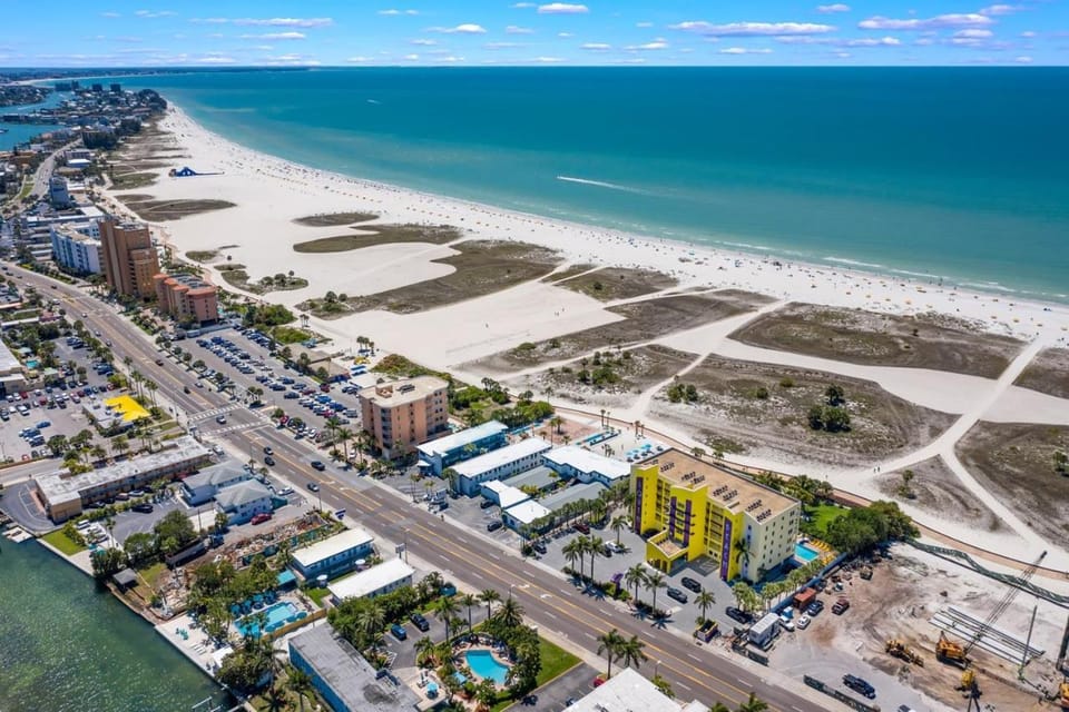 South Beach Condo Hotel by Travel Resort Services, Inc. House in Treasure Island