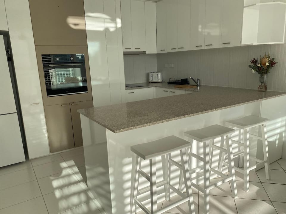 Dining area, kitchen