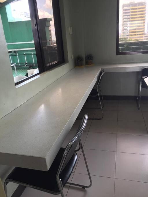 Spacious Studio Apartment B305 Apartment in Makati