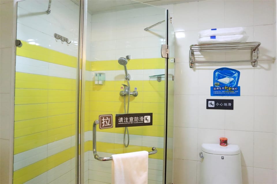 Shower, Toilet