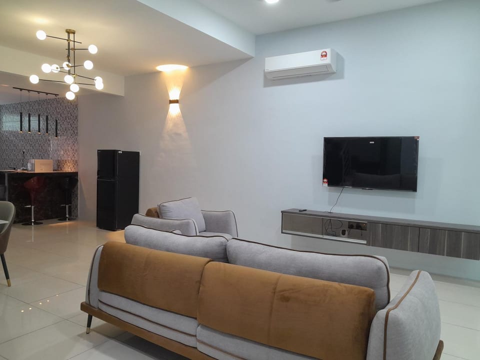 The Blue Residence with 4 bedrooms & 4 bathrooms House in Kedah