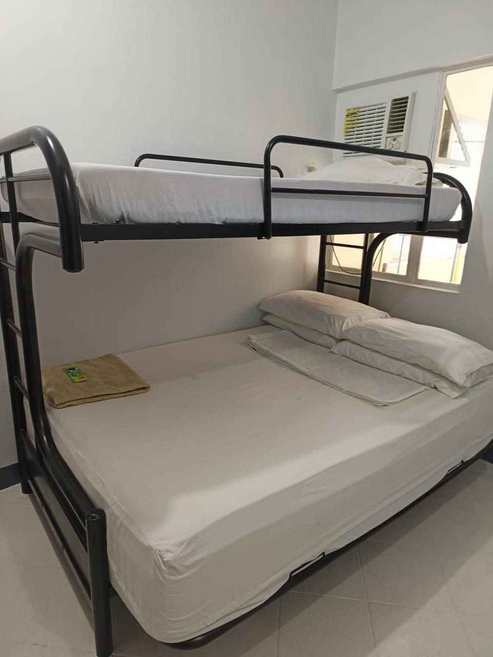 Bed, bunk bed