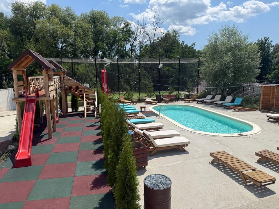 Conacul Voievozilor Bed and Breakfast in Romania