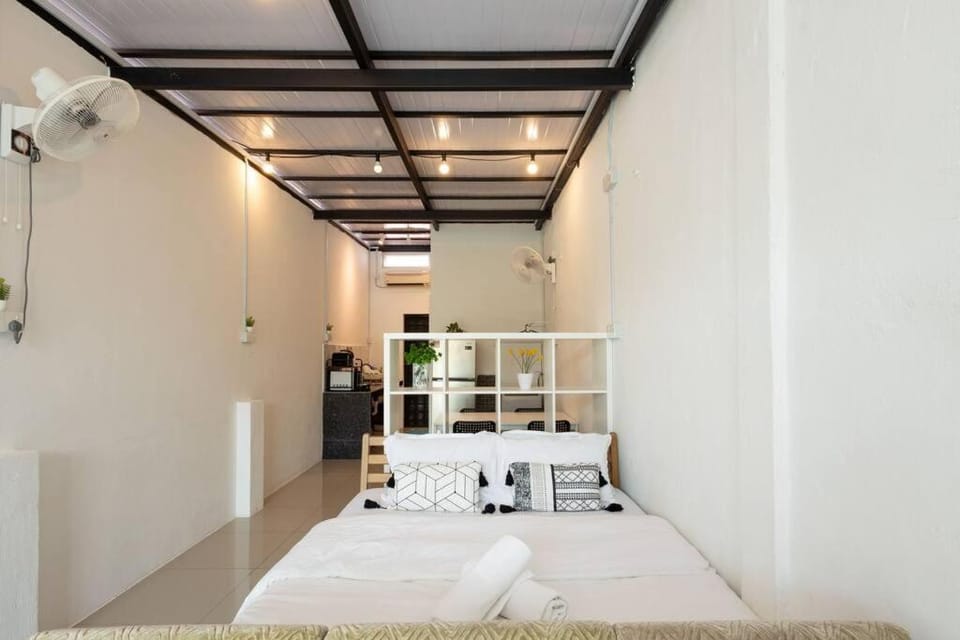 Bedroom, towels, air conditioner