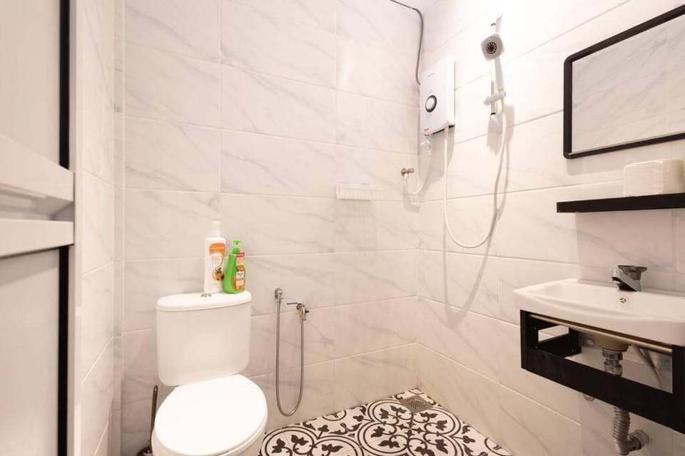 Shower, Toilet, Bathroom