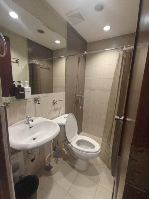 Spacious Studio Apartment B501 Apartment in Makati