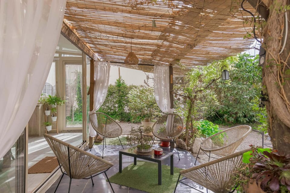 Garden, Seating area