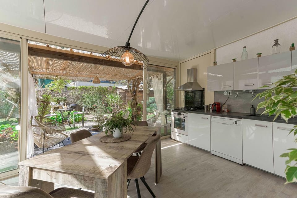 Garden, Seating area, kitchen
