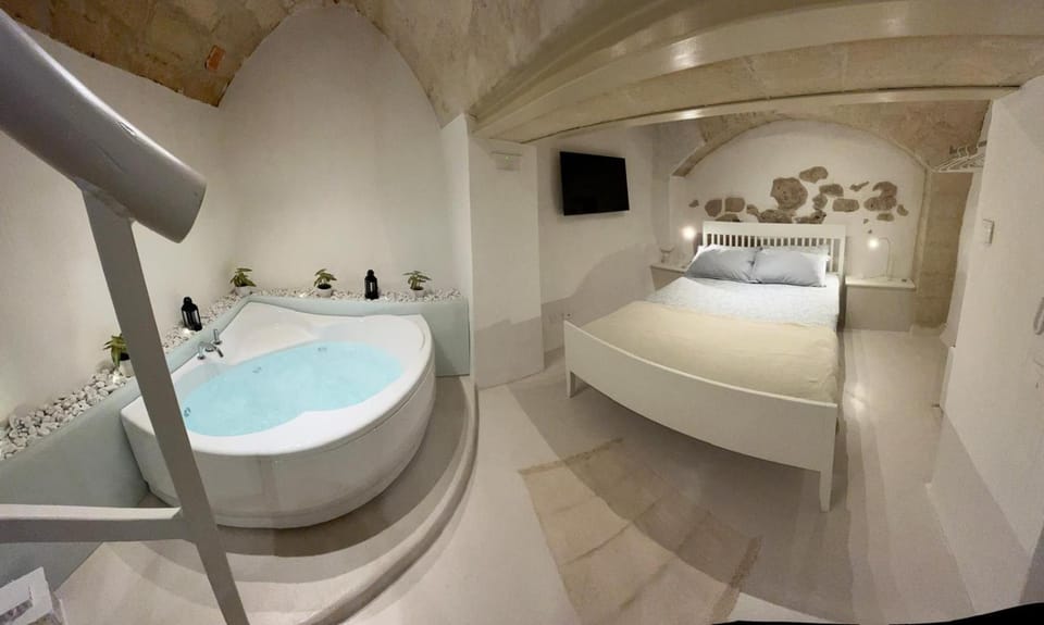 Hot Tub, Photo of the whole room, Bedroom, towels