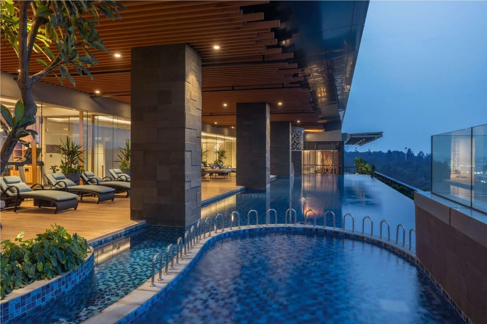 Pool view, Swimming pool, Swimming pool, sunbed