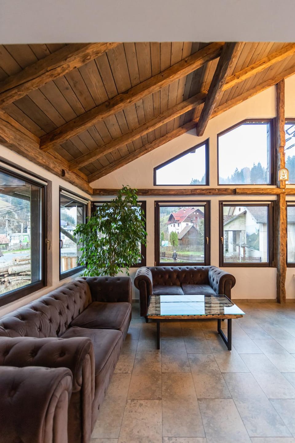 Ranger Chalet Bed and Breakfast in Brașov County