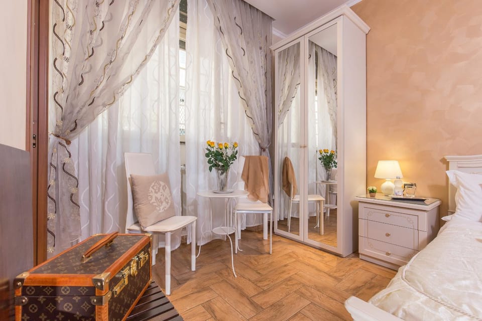 Bed, Other, Photo of the whole room, Decorative detail