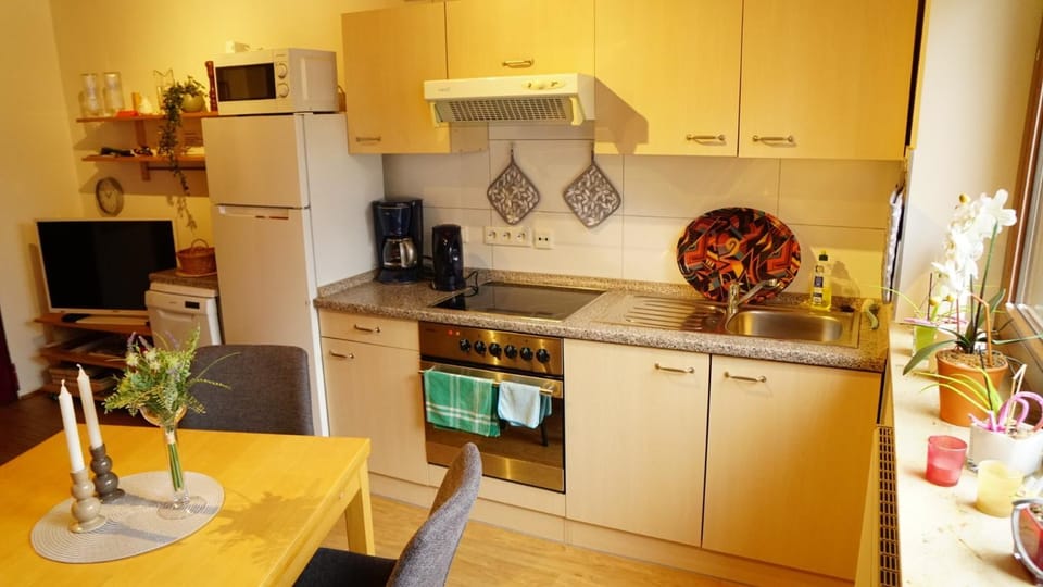 Property building, Kitchen or kitchenette, Living room