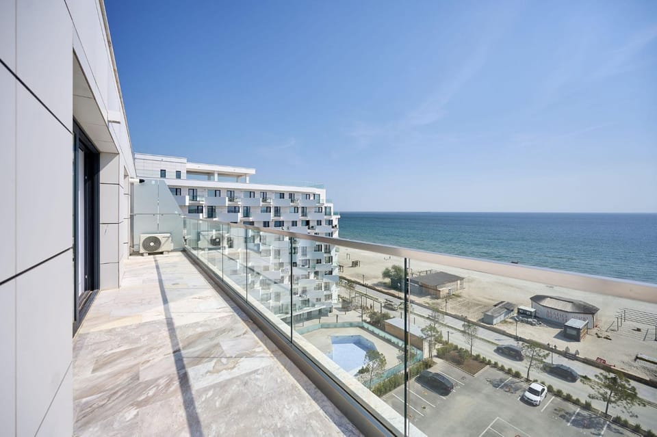 Property building, Balcony/Terrace, Beach, Sea view