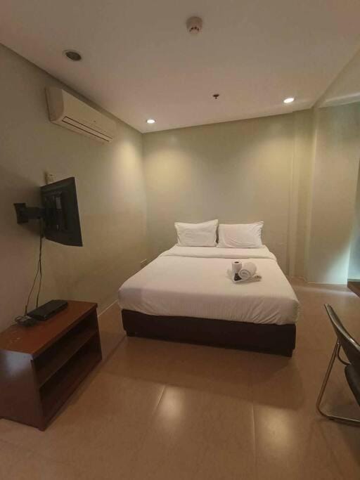 Spacious Studio Apartment B506 Apartment in Makati