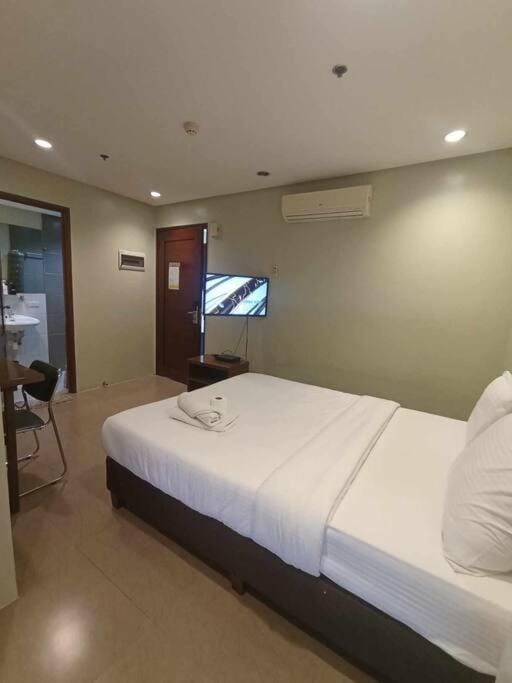 Spacious Studio Apartment B506 Apartment in Makati