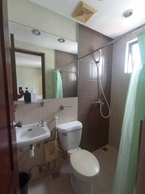 Spacious Studio Apartment B503 Apartment in Makati