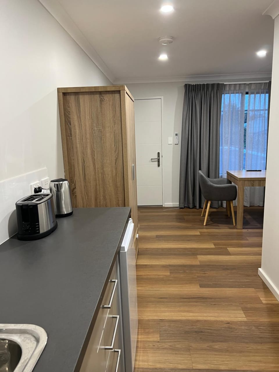 Kitchen or kitchenette, Dining area