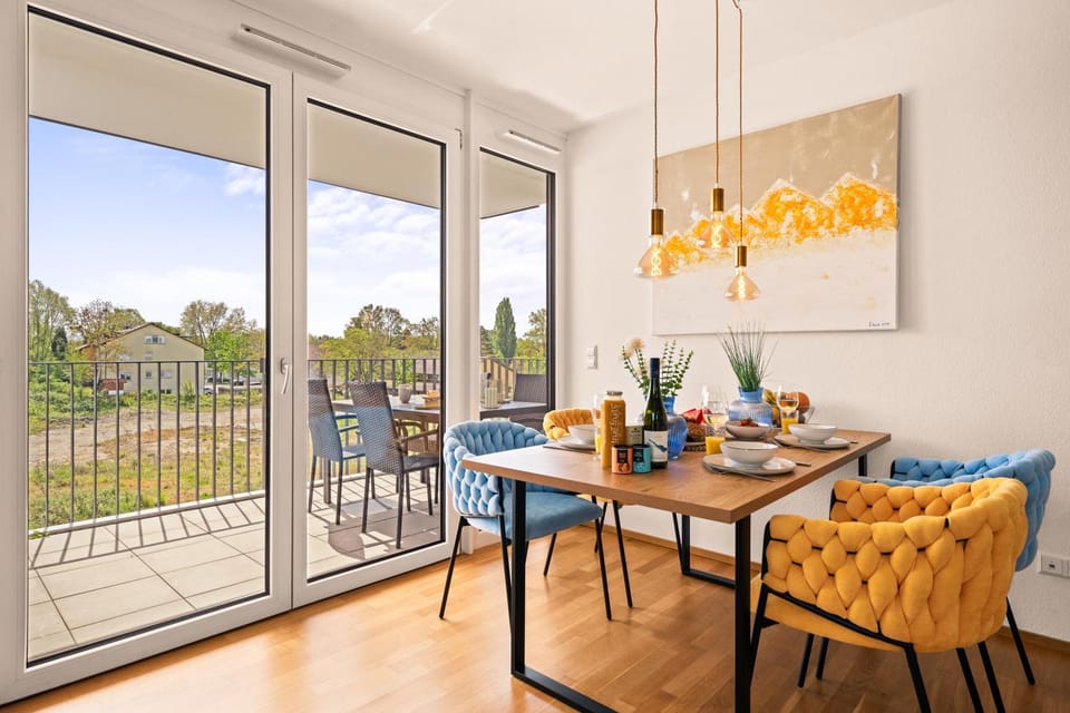 View (from property/room), Balcony/Terrace, Seating area, Dining area