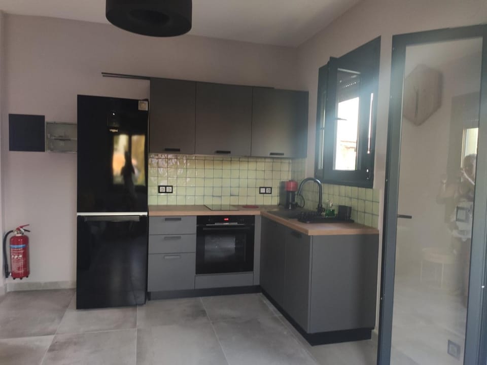 Kitchen or kitchenette, oven