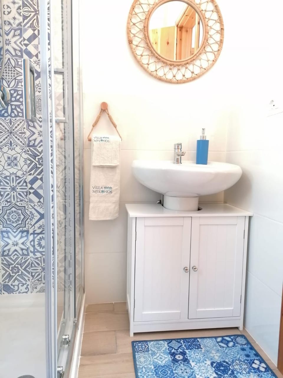 Shower, Bathroom, towels
