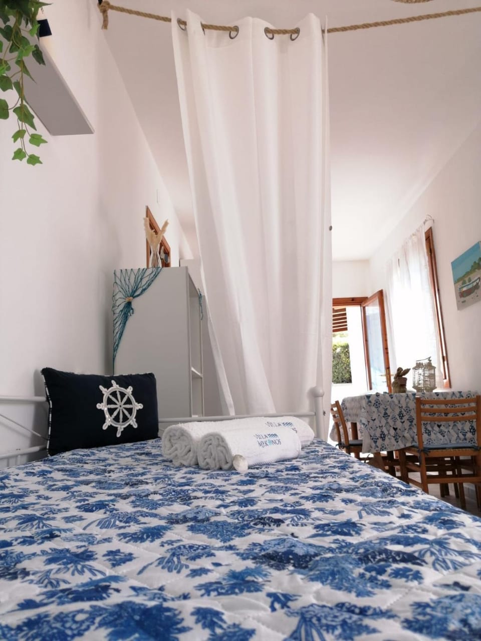 Bed, Living room, Photo of the whole room, Seating area, Dining area, Bedroom