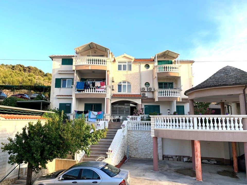 Property building, View (from property/room), Balcony/Terrace