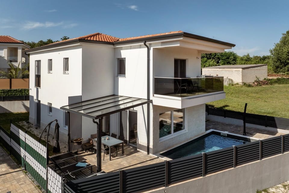 Property building, Swimming pool
