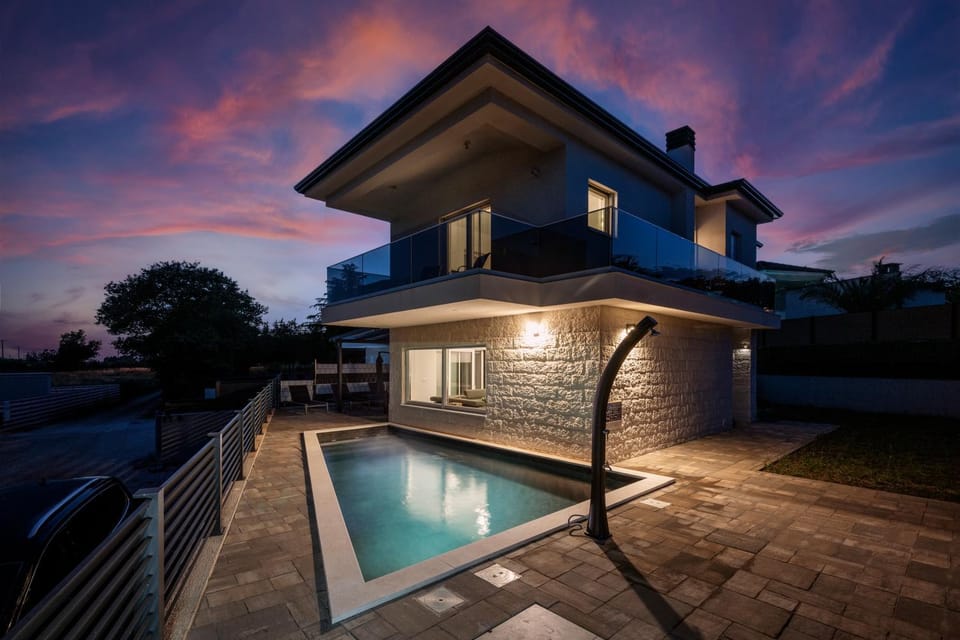 Property building, Swimming pool