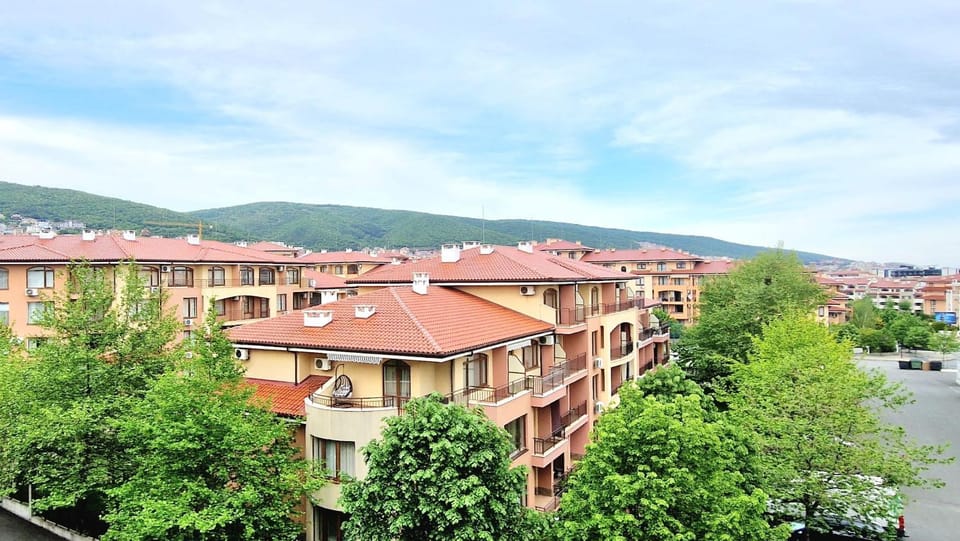 Day, Neighbourhood, Mountain view