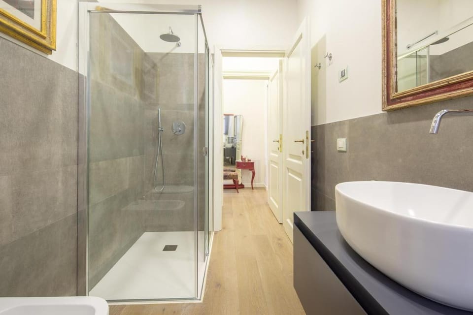 Stunning & Luxurious 1BR apt 1 min walk by Duomo Apartment in Florence