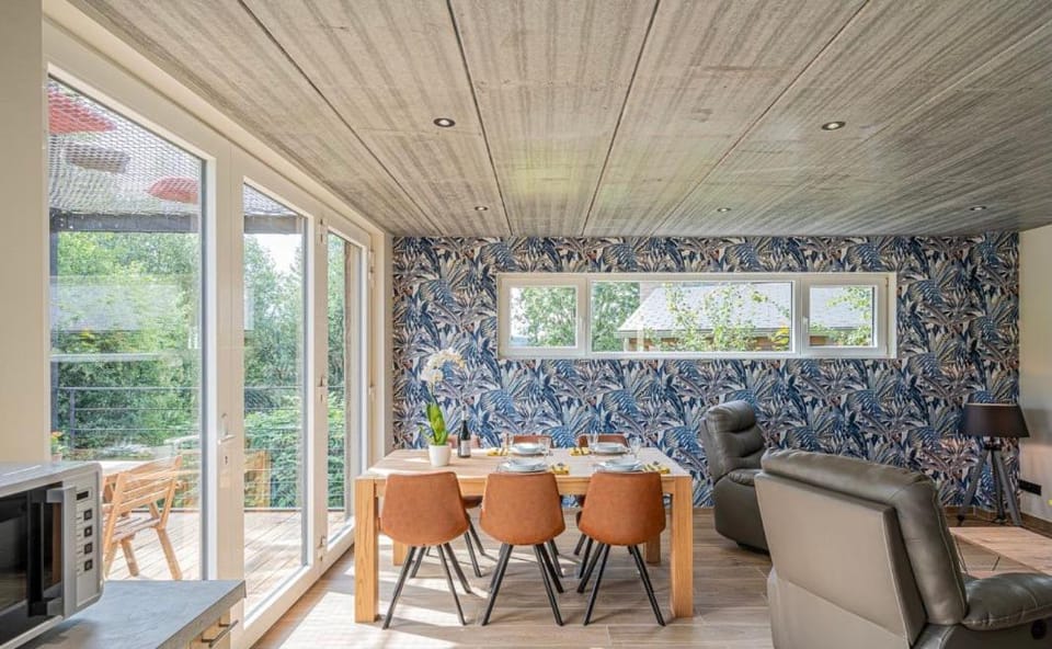 Kitchen or kitchenette, Living room, Seating area, Dining area, minibar
