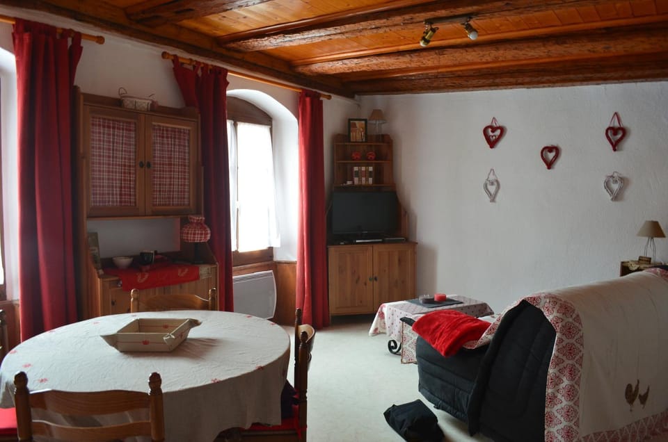 Living room, Photo of the whole room