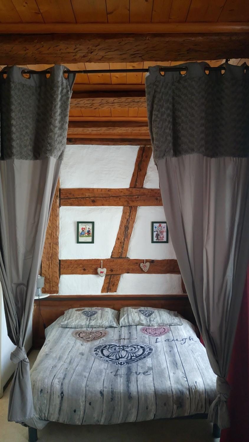 Bed, Photo of the whole room