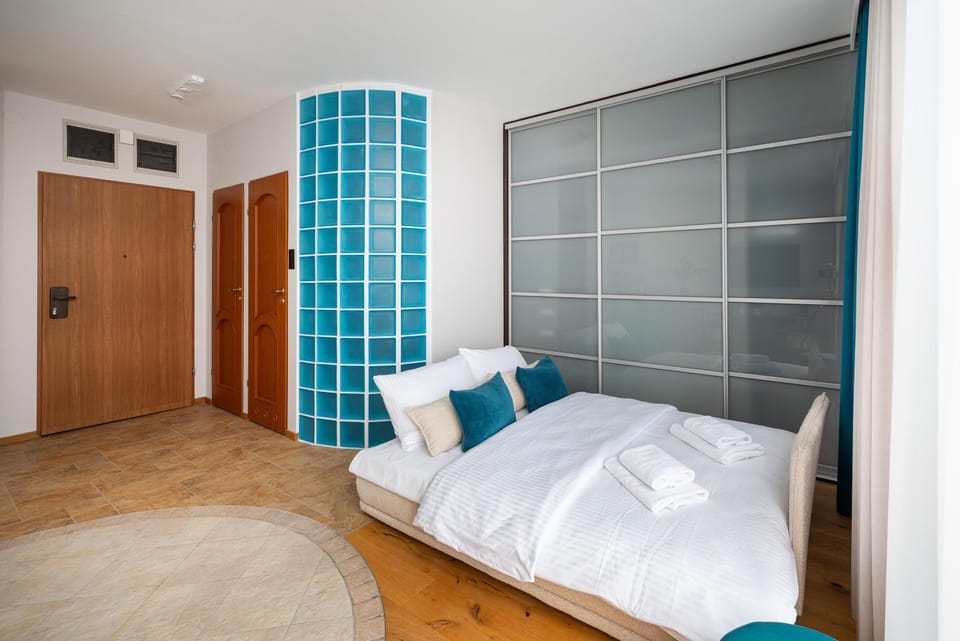 Bed, Photo of the whole room, Bedroom, towels, wardrobe
