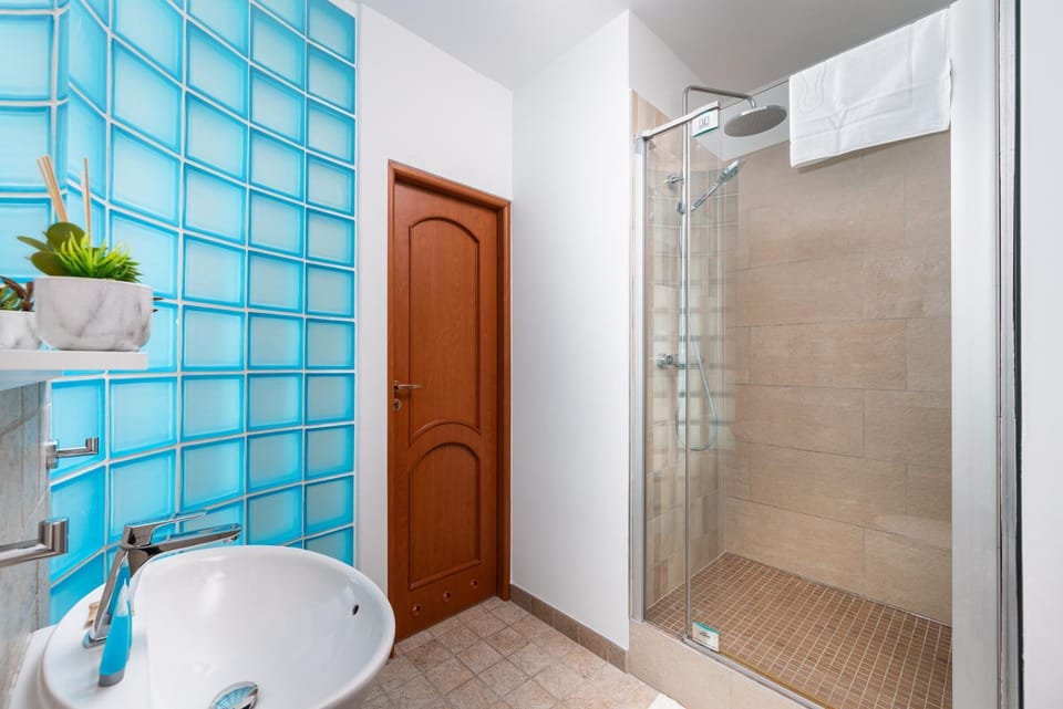 Shower, Bathroom, towels