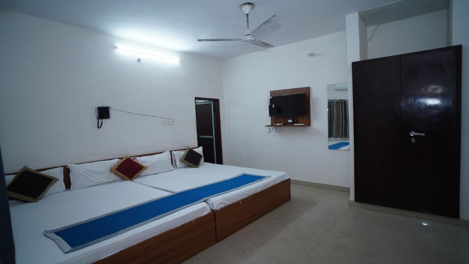 Hotel Apoorv - Near Jaipur Railway Station Hotel in Jaipur