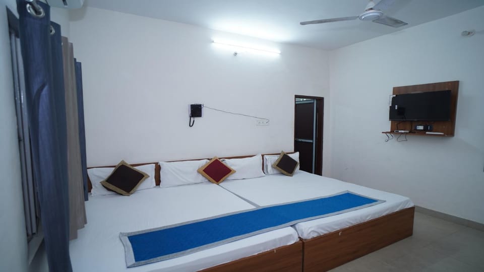 Hotel Apoorv - Near Jaipur Railway Station Hotel in Jaipur