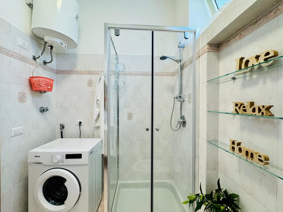 Shower, Bathroom, washing machine