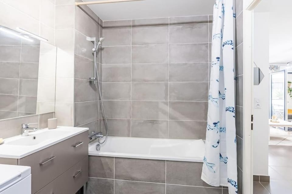 Toilet, Bathroom, Bath