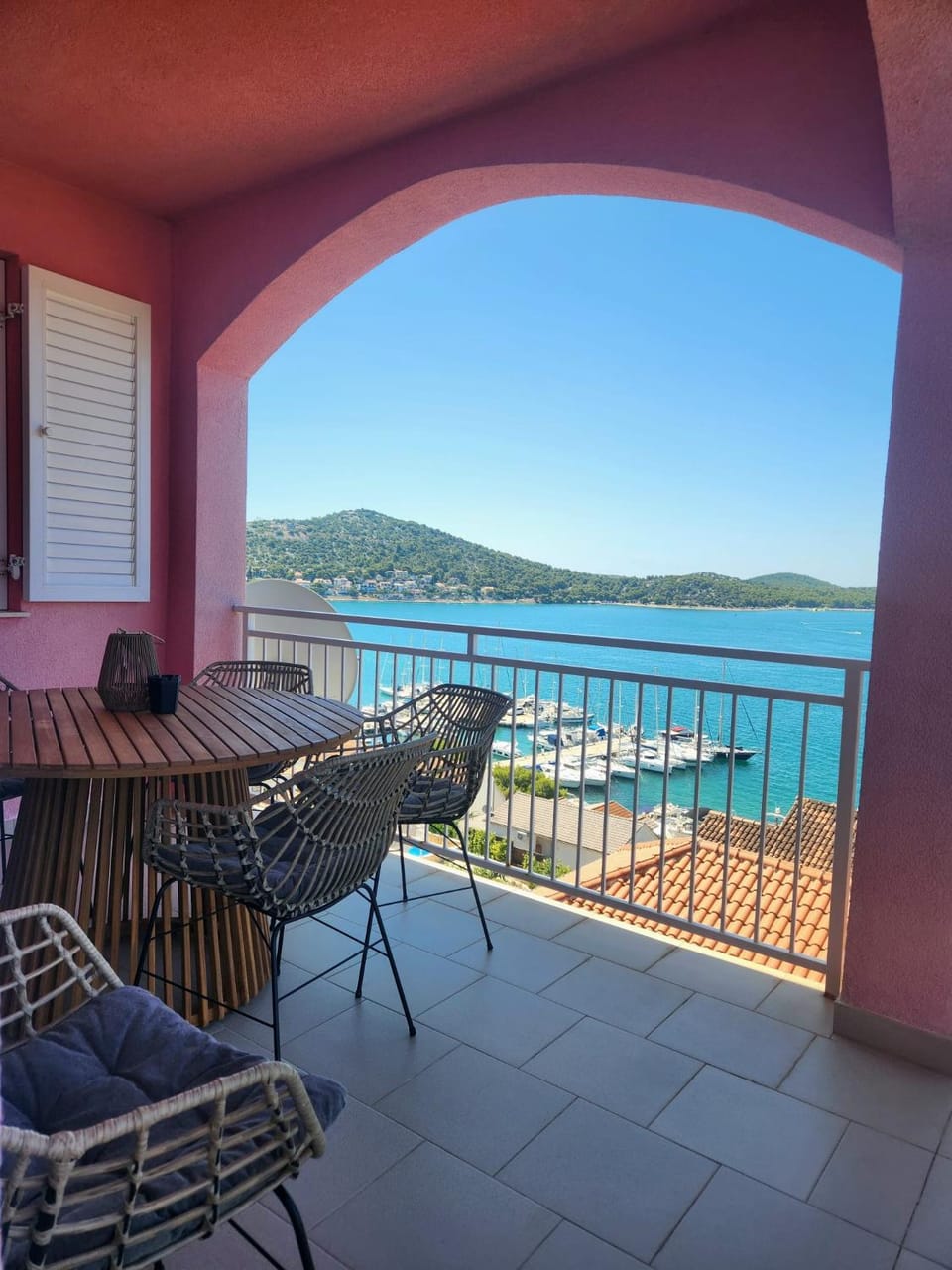 Day, Natural landscape, Balcony/Terrace, Seating area, Sea view