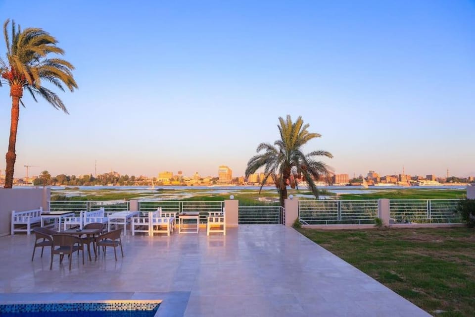 Royal Nile Suites - Luxury Nile View 2 Apartment in Luxor