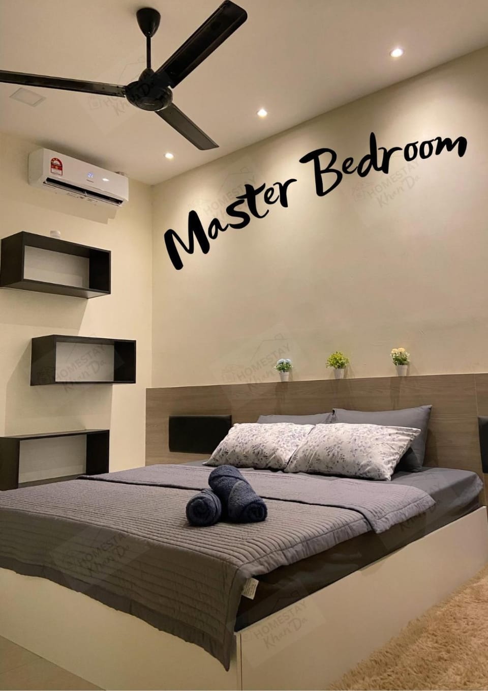 Bed, Bedroom, towels, air conditioner