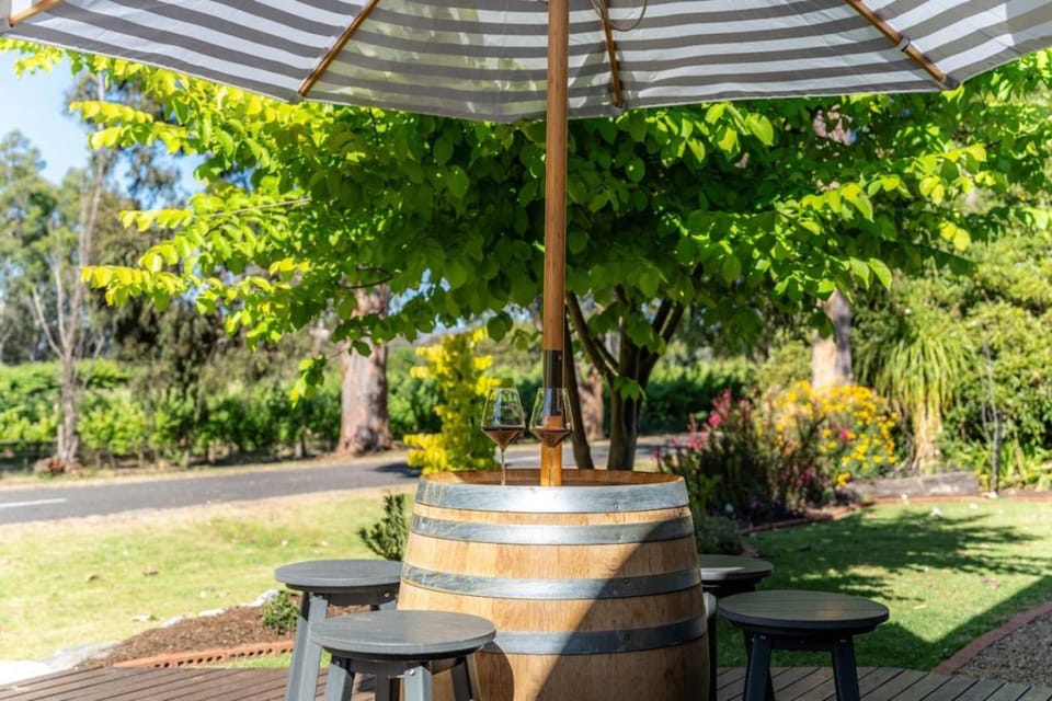 The Grape Escape Location and style on Shiraz Trail House in McLaren Vale