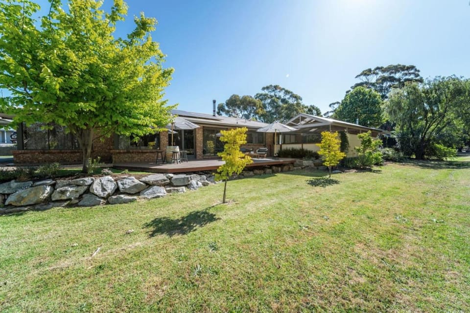 The Grape Escape Location and style on Shiraz Trail House in McLaren Vale